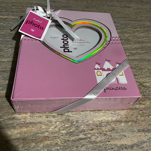 NIB Cudlie photo album and keep safe box. Sealed in plastic - Picture 9 of 10
